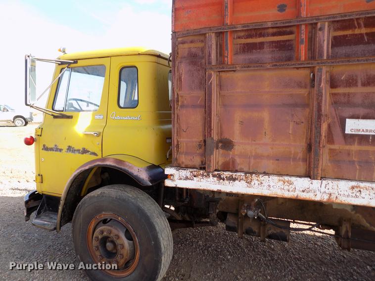 image for item DY9228 1968 International Loadstar CO1700 grain truck