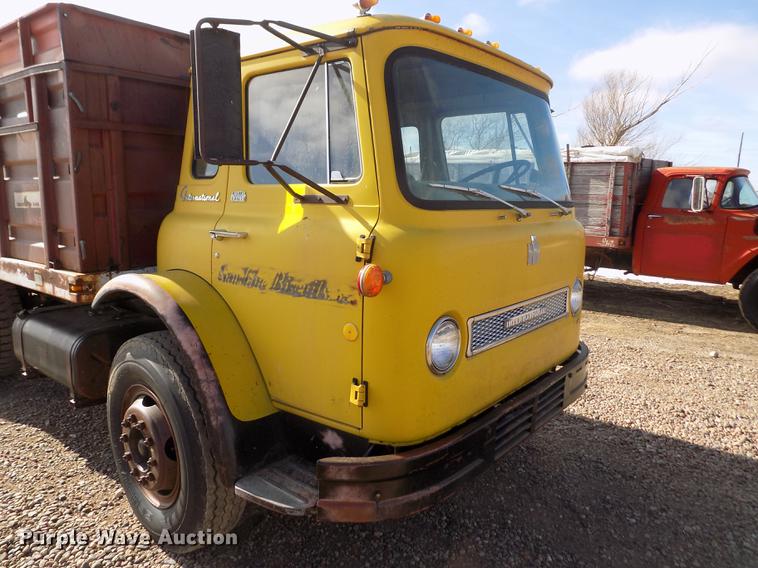 image for item DY9228 1968 International Loadstar CO1700 grain truck