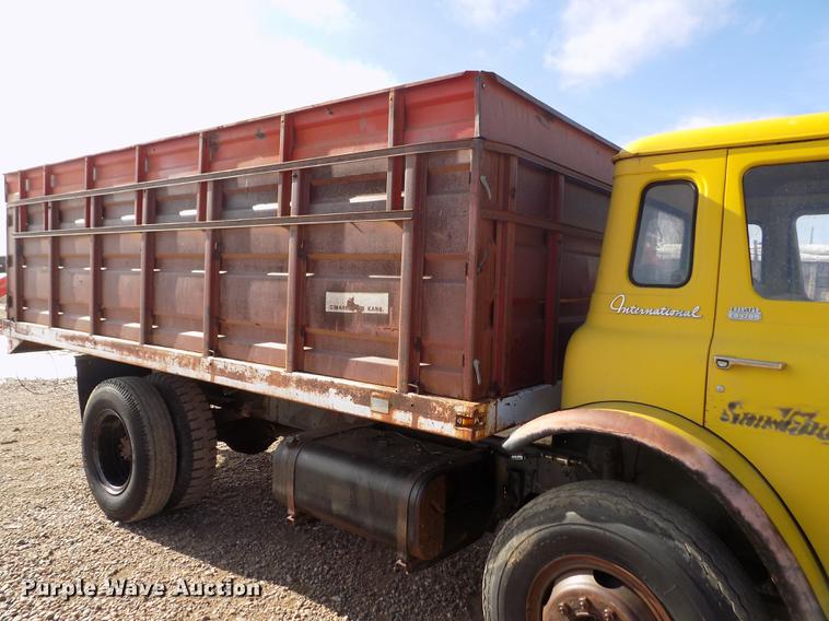 image for item DY9228 1968 International Loadstar CO1700 grain truck