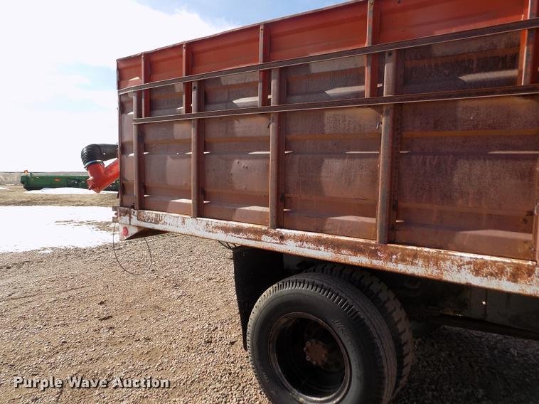 image for item DY9228 1968 International Loadstar CO1700 grain truck