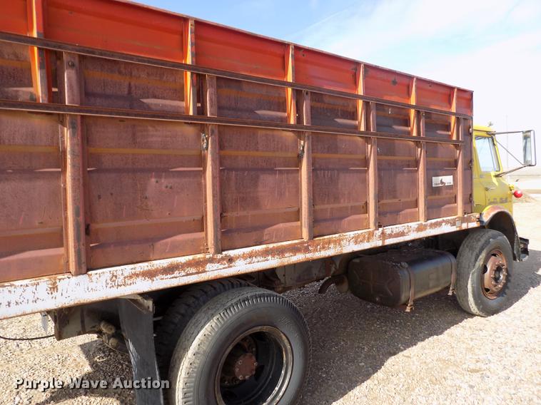 image for item DY9228 1968 International Loadstar CO1700 grain truck