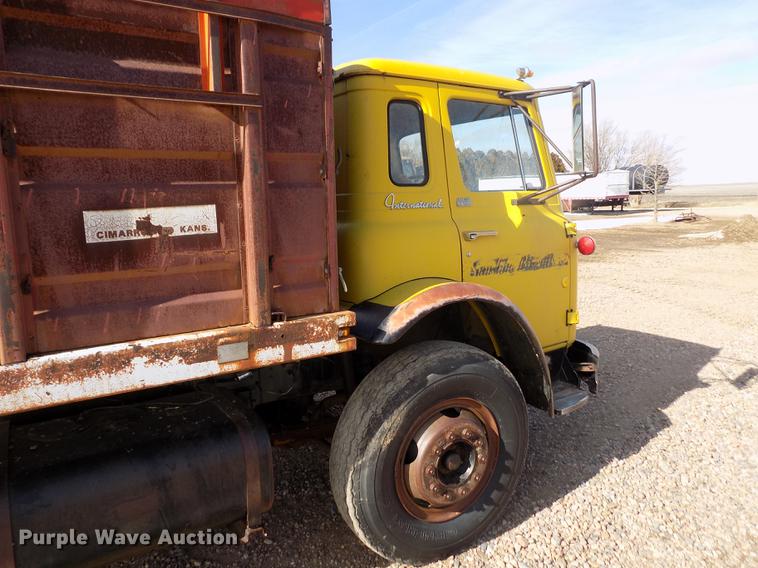 image for item DY9228 1968 International Loadstar CO1700 grain truck