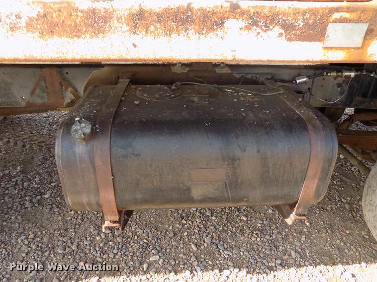 image for item DY9228 1968 International Loadstar CO1700 grain truck