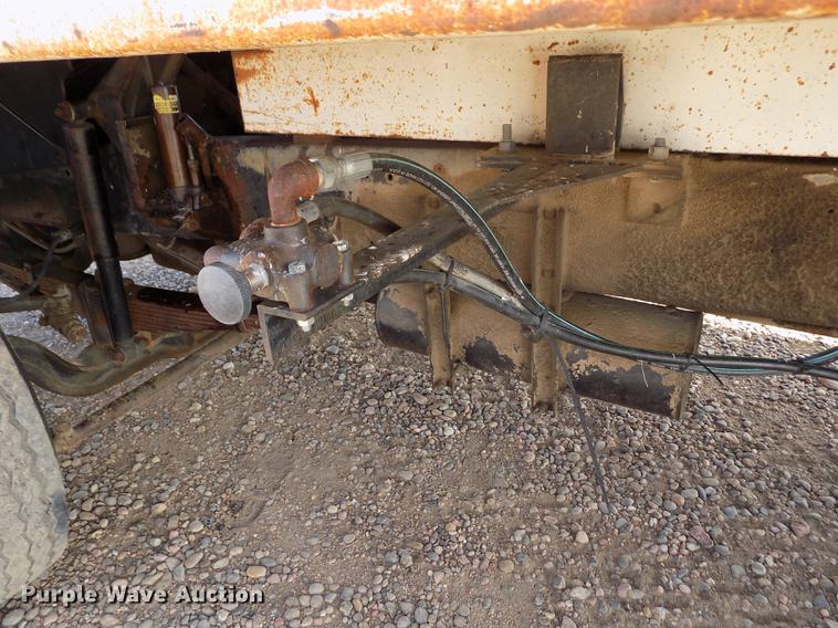 image for item DY9228 1968 International Loadstar CO1700 grain truck