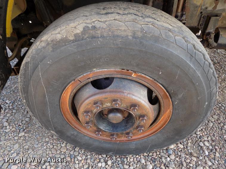 image for item DY9228 1968 International Loadstar CO1700 grain truck