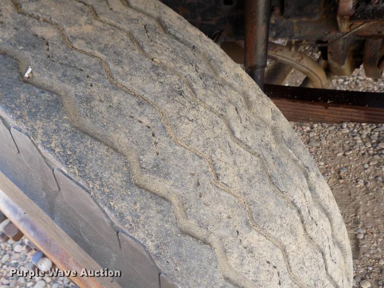 image for item DY9228 1968 International Loadstar CO1700 grain truck