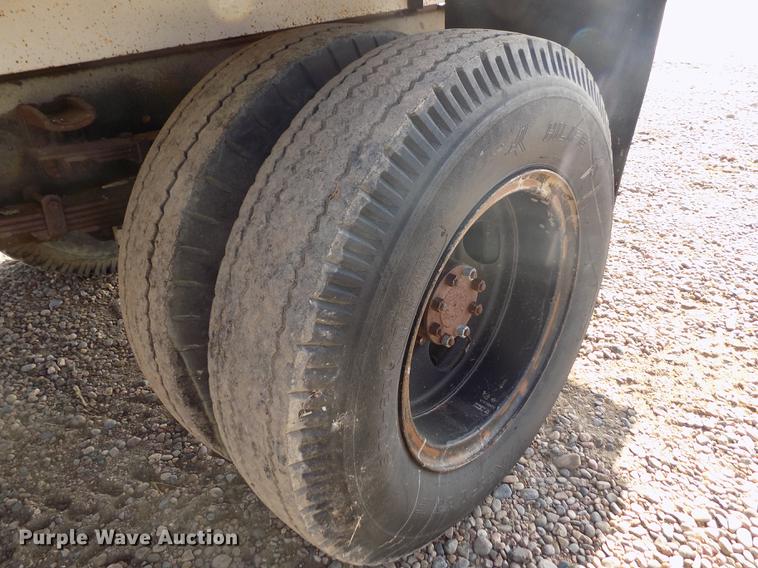 image for item DY9228 1968 International Loadstar CO1700 grain truck