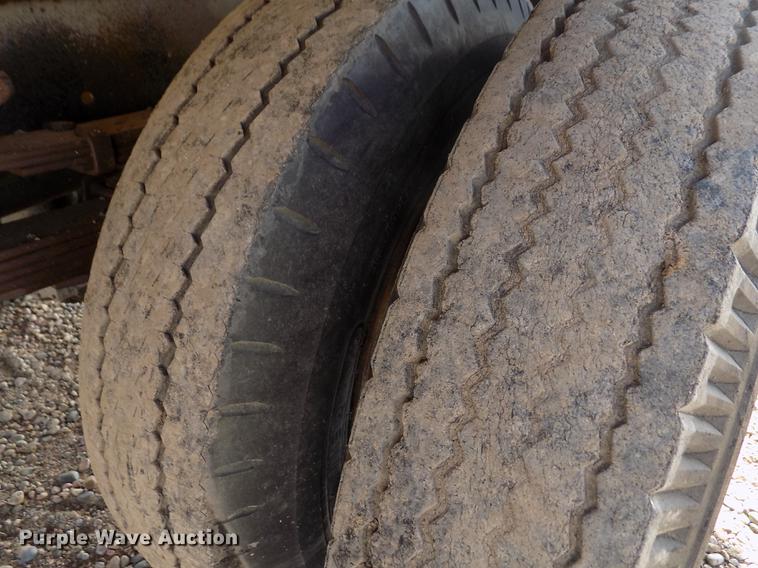 image for item DY9228 1968 International Loadstar CO1700 grain truck