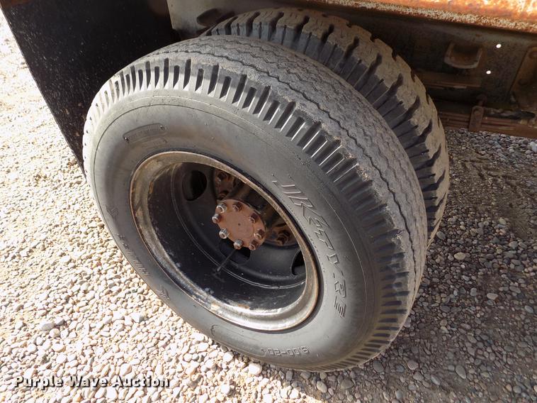 image for item DY9228 1968 International Loadstar CO1700 grain truck