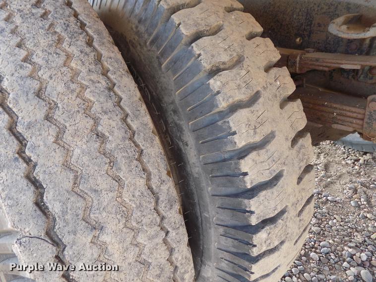 image for item DY9228 1968 International Loadstar CO1700 grain truck