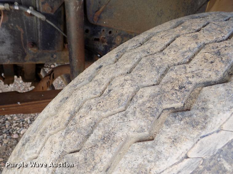 image for item DY9228 1968 International Loadstar CO1700 grain truck