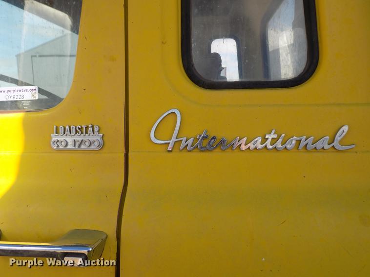 image for item DY9228 1968 International Loadstar CO1700 grain truck