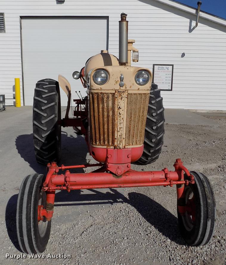 image for item DY9229 Case 800 tractor