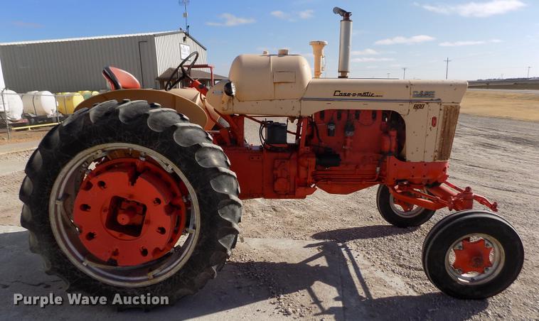 image for item DY9229 Case 800 tractor
