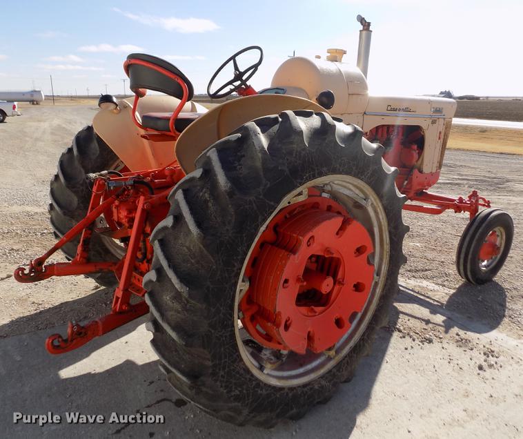 image for item DY9229 Case 800 tractor