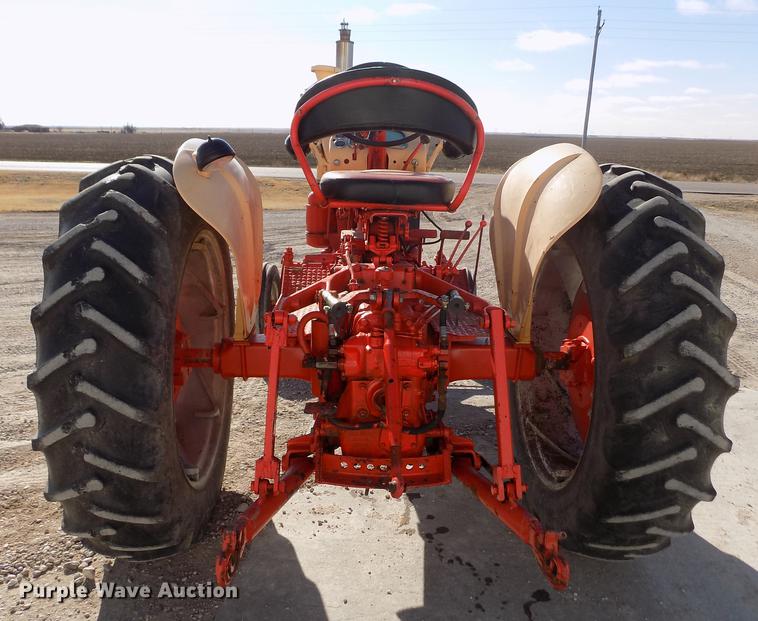 image for item DY9229 Case 800 tractor