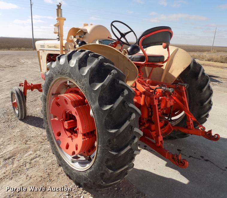 image for item DY9229 Case 800 tractor