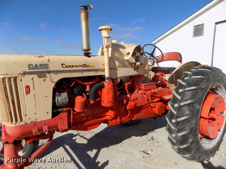 image for item DY9229 Case 800 tractor