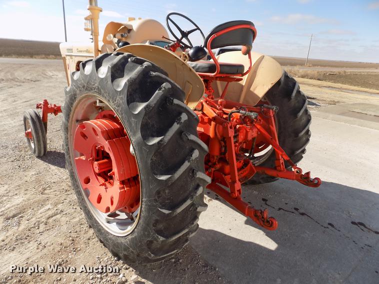 image for item DY9229 Case 800 tractor