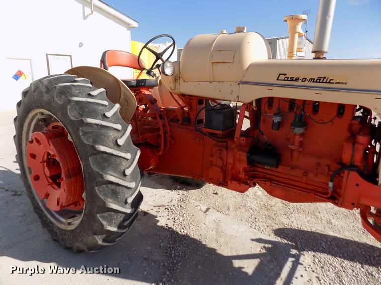 image for item DY9229 Case 800 tractor