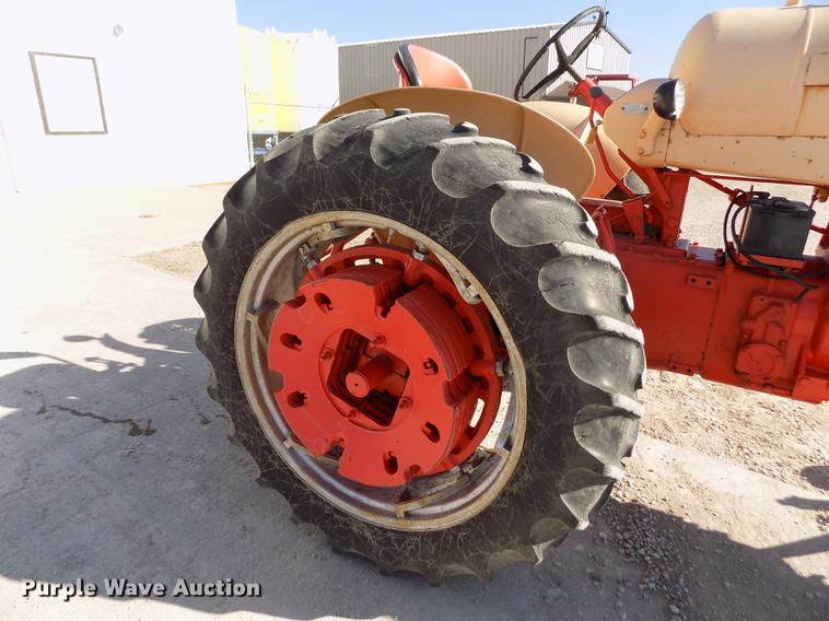 image for item DY9229 Case 800 tractor