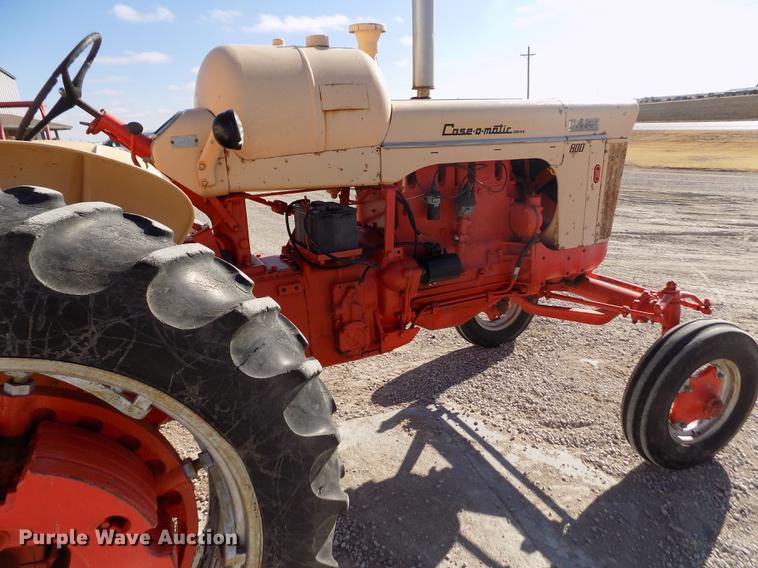 image for item DY9229 Case 800 tractor