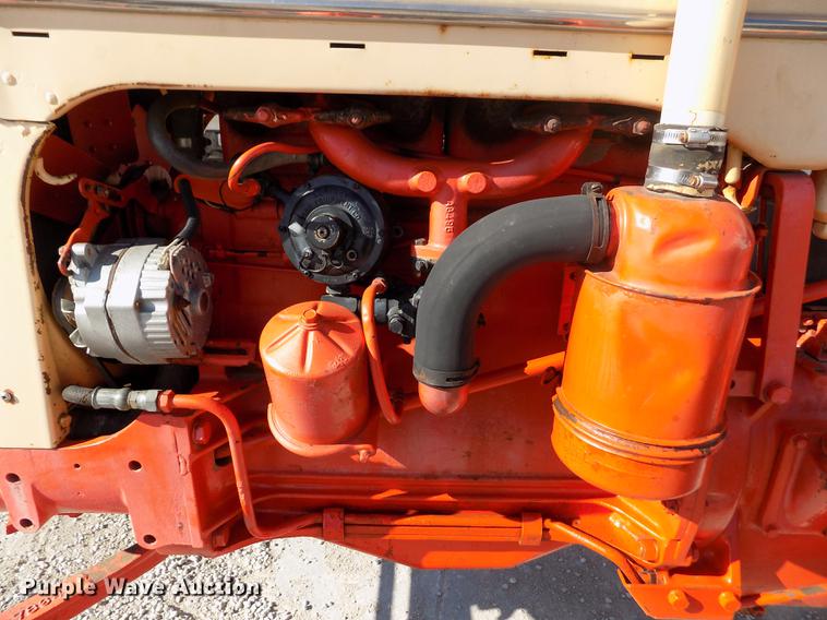 image for item DY9229 Case 800 tractor