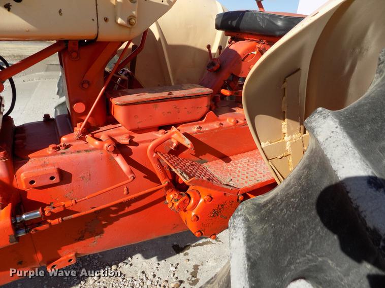 image for item DY9229 Case 800 tractor