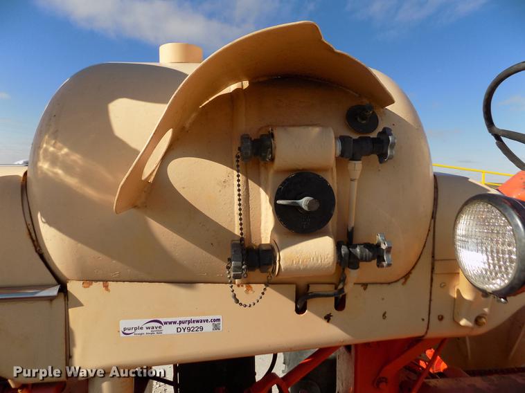 image for item DY9229 Case 800 tractor