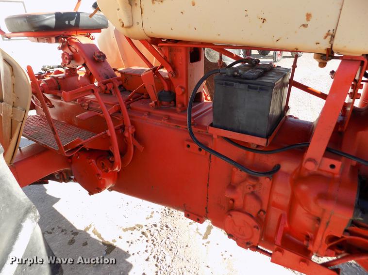 image for item DY9229 Case 800 tractor