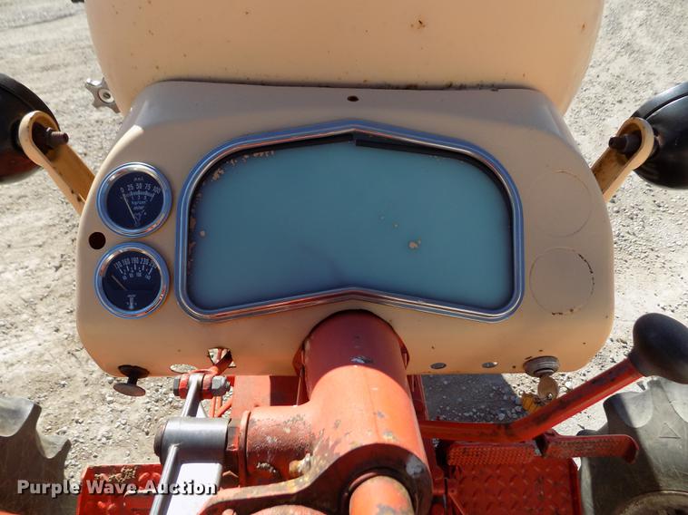 image for item DY9229 Case 800 tractor