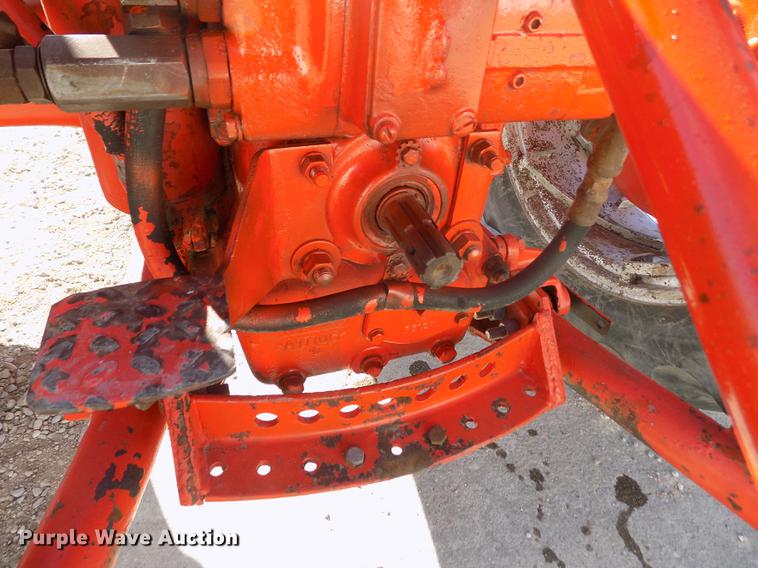 image for item DY9229 Case 800 tractor