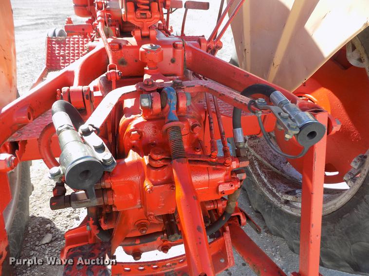 image for item DY9229 Case 800 tractor