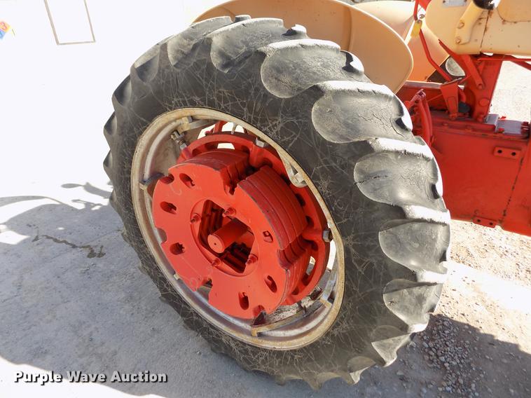image for item DY9229 Case 800 tractor