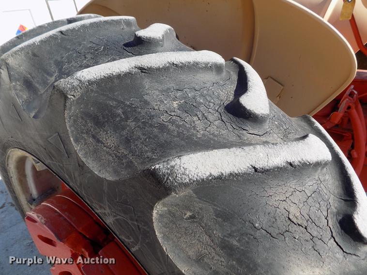 image for item DY9229 Case 800 tractor