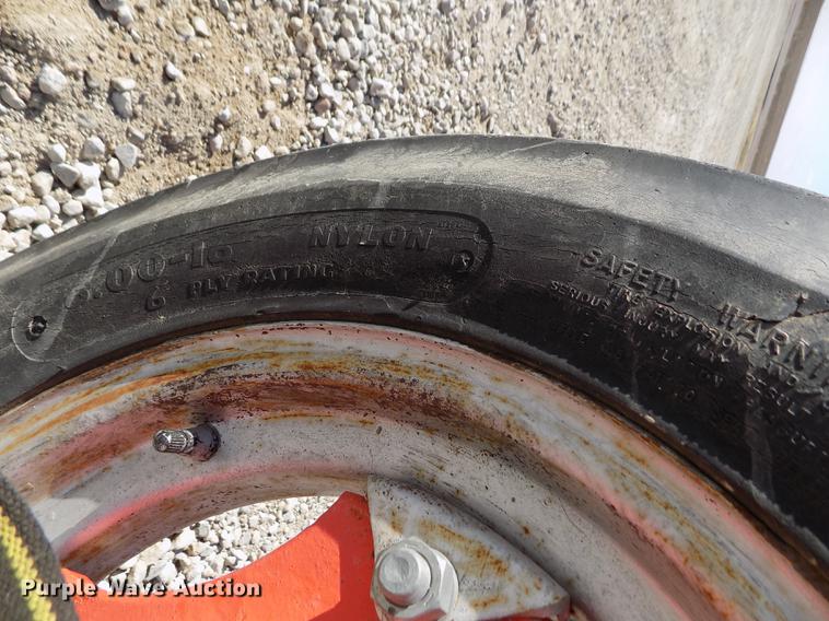 image for item DY9229 Case 800 tractor