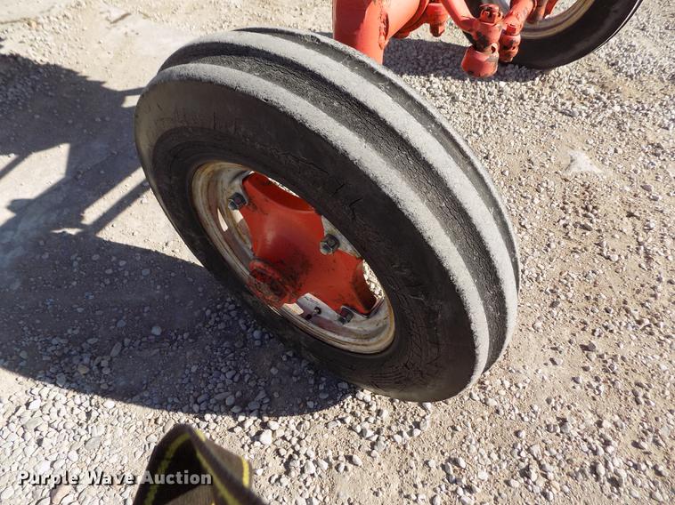 image for item DY9229 Case 800 tractor