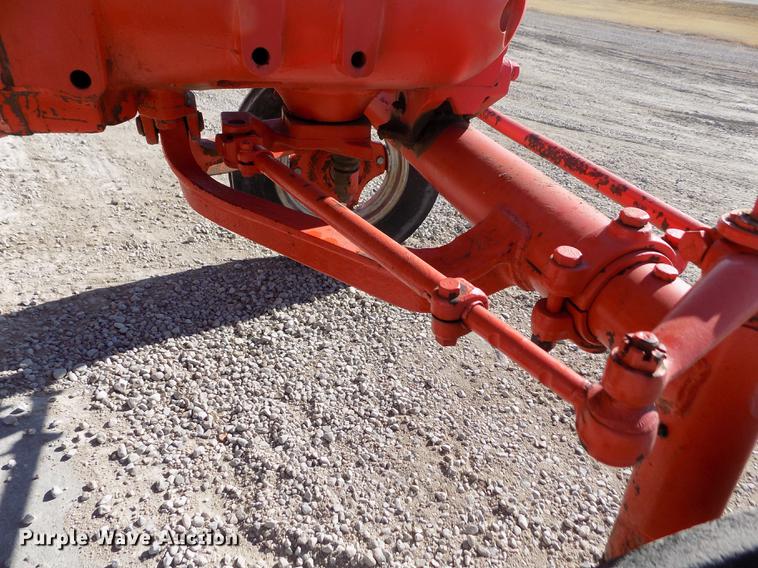 image for item DY9229 Case 800 tractor