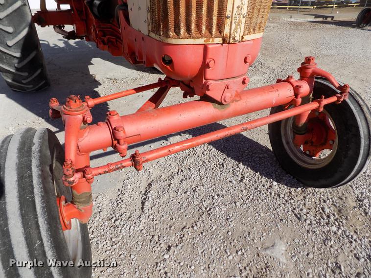 image for item DY9229 Case 800 tractor