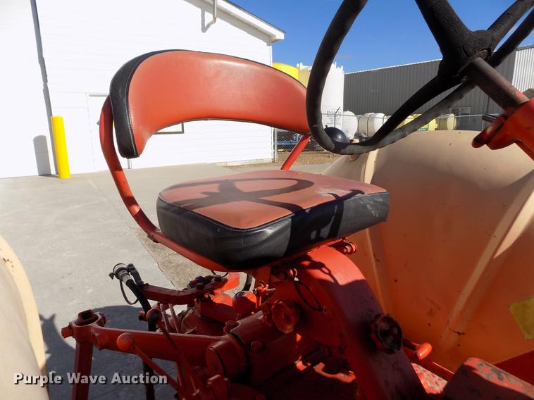 image for item DY9229 Case 800 tractor