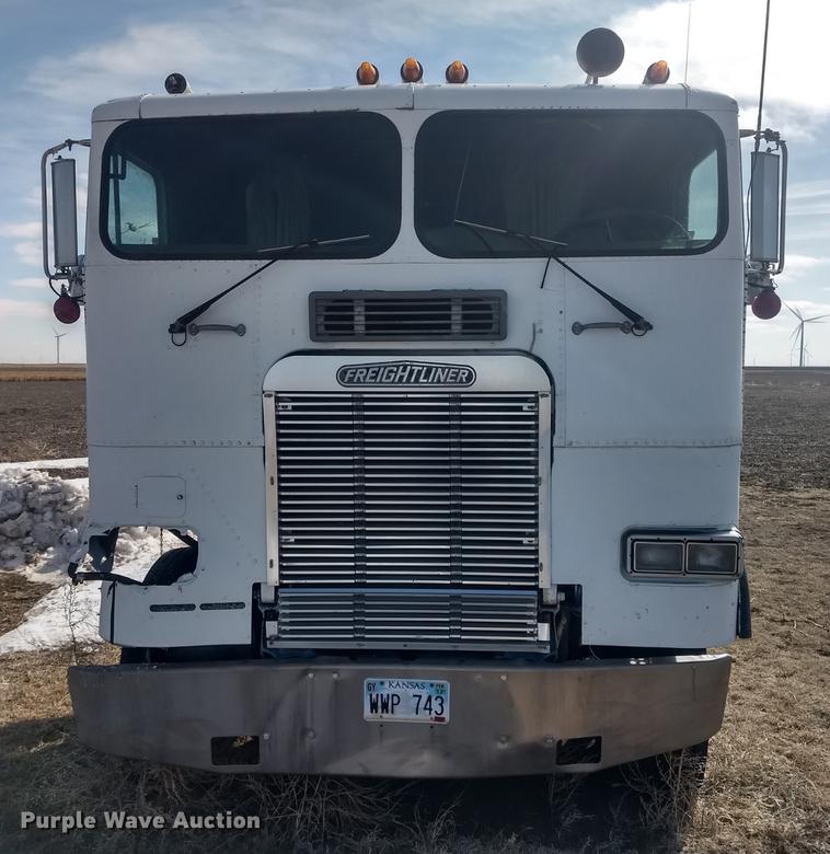image for item DY9231 1986 Freightliner COE semi truck