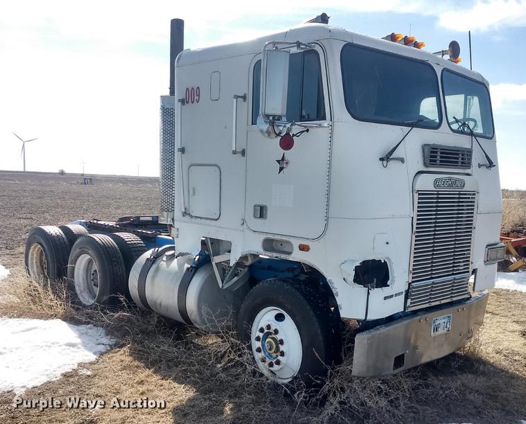 image for item DY9231 1986 Freightliner COE semi truck