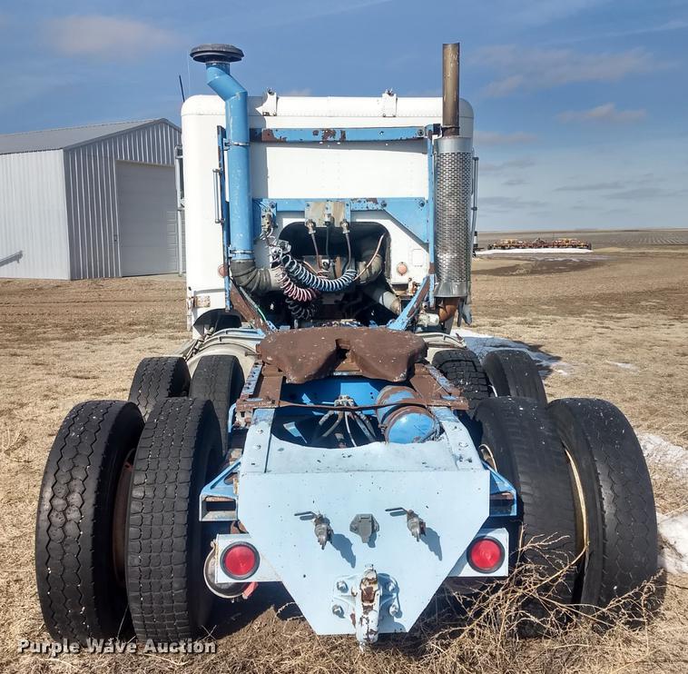 image for item DY9231 1986 Freightliner COE semi truck