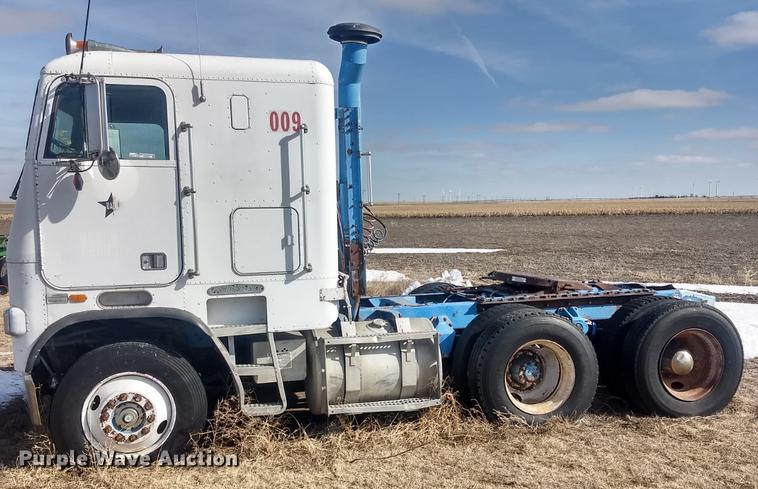 image for item DY9231 1986 Freightliner COE semi truck