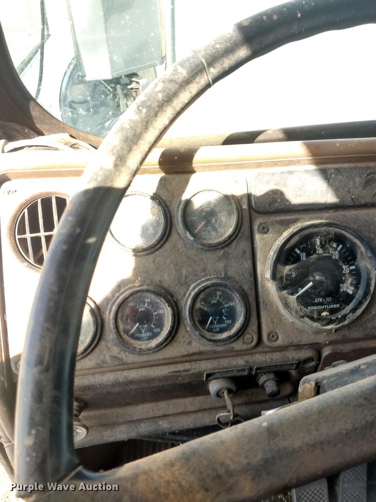 image for item DY9231 1986 Freightliner COE semi truck