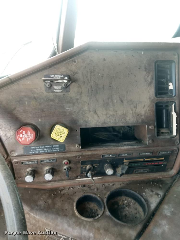 image for item DY9231 1986 Freightliner COE semi truck