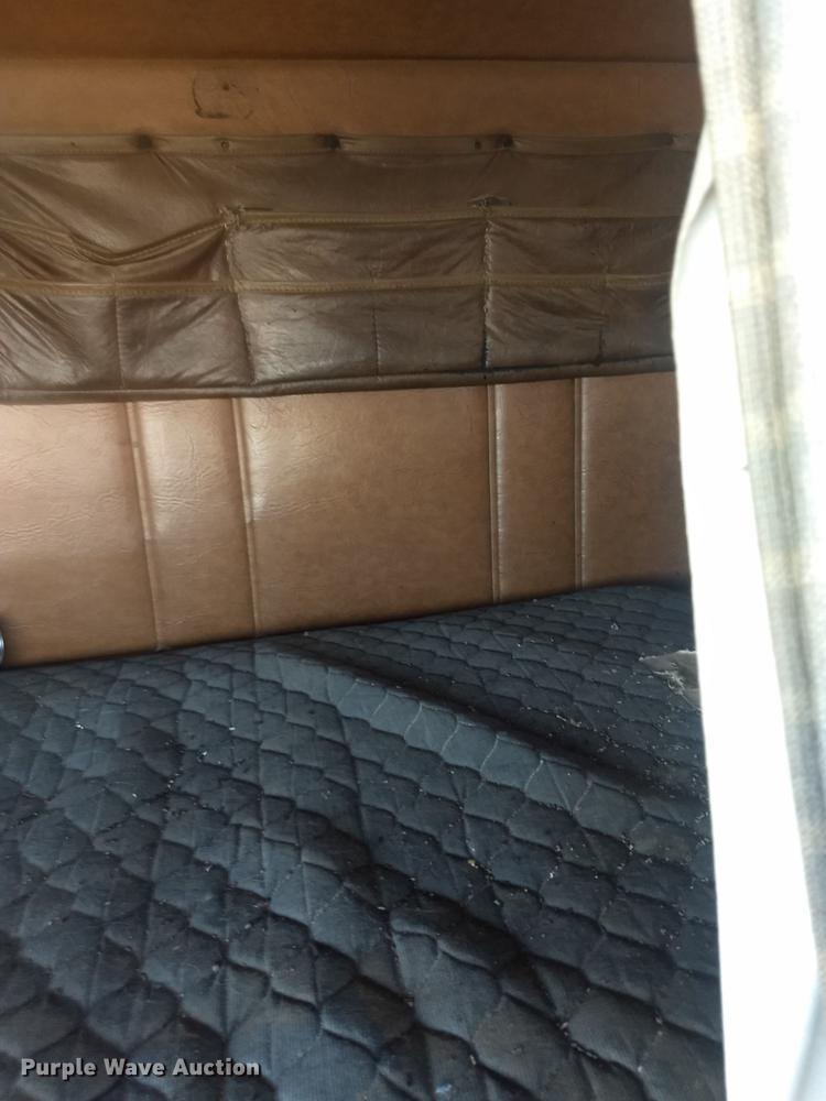 image for item DY9231 1986 Freightliner COE semi truck