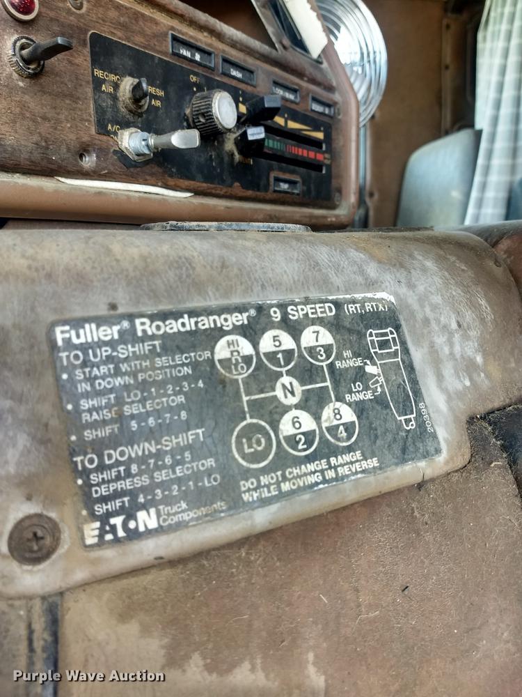 image for item DY9231 1986 Freightliner COE semi truck