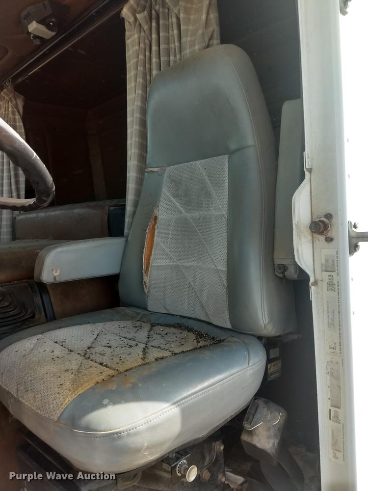 image for item DY9231 1986 Freightliner COE semi truck