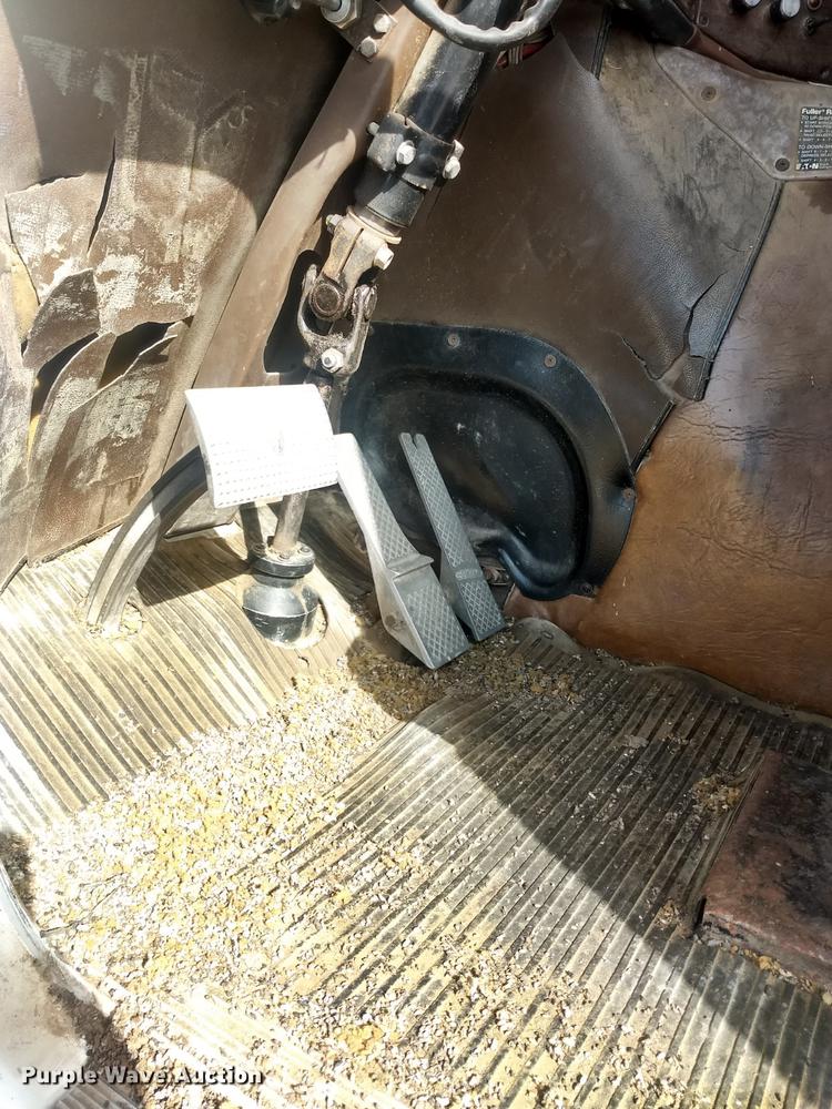 image for item DY9231 1986 Freightliner COE semi truck